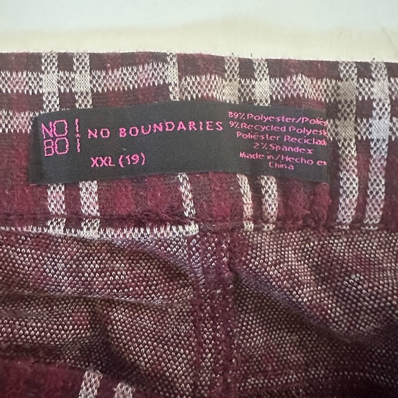 No Boundaries White and Red Chinos Tailored Fit - Picture 4 of 4